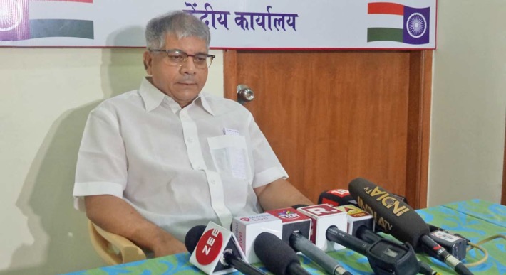 Prakash Ambedkar booked for threating to "jail Election Commission"