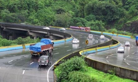 3 dead after bus rams into stationary truck on Mumbai-Pune expressway