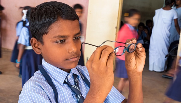 Maharashtra government to provide free spectacles to school kids